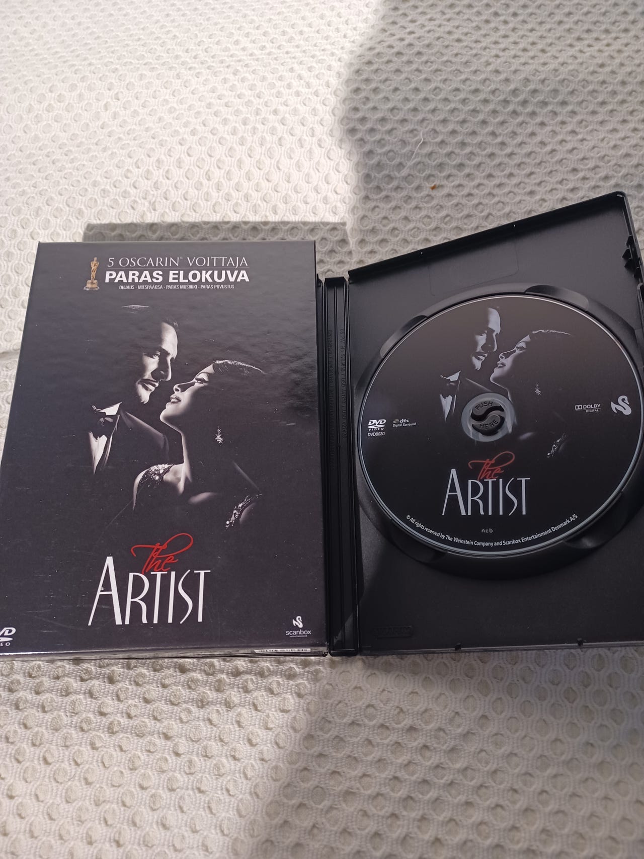 Dvd elokuvat, the Artist ja Rocky 6 kpl. The Artist on 5 Oscarin