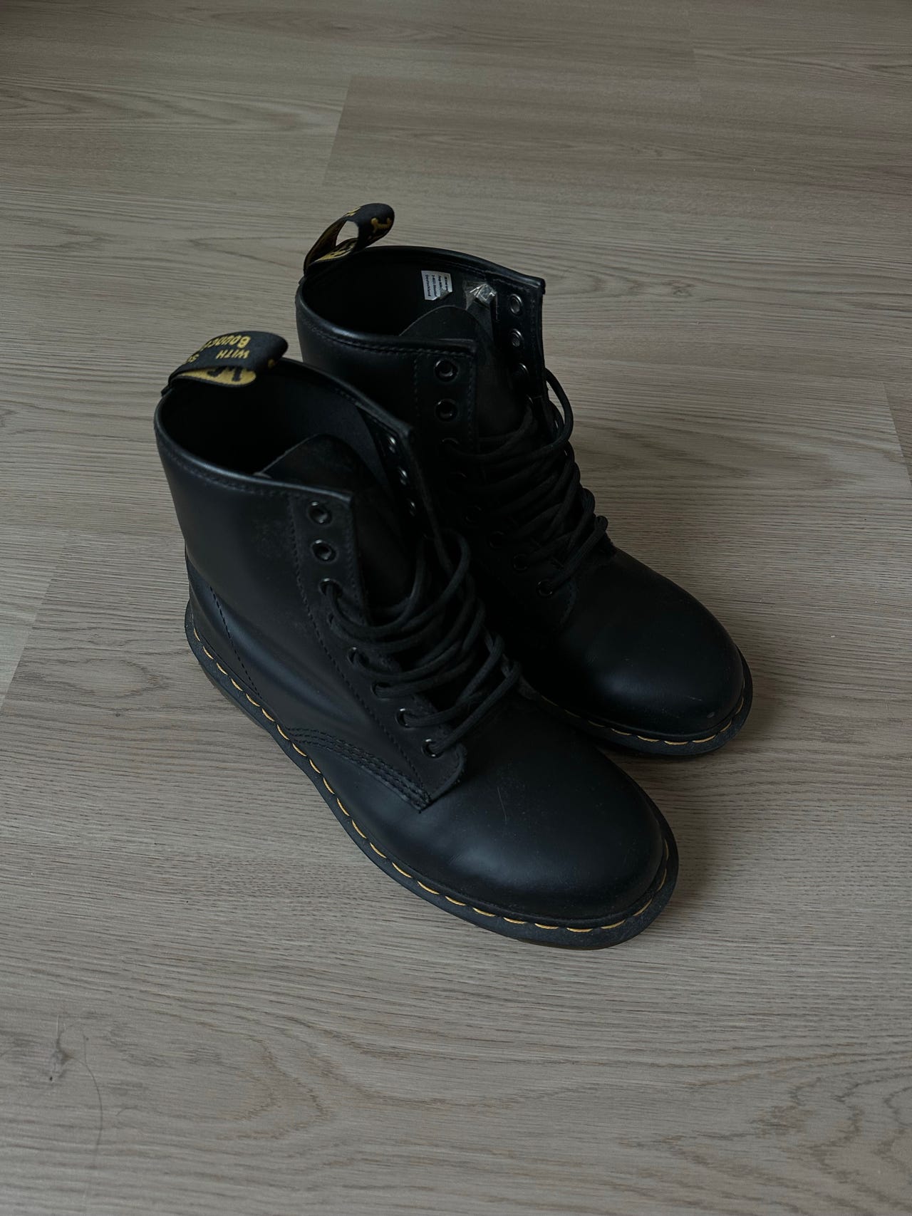 Dr martens unisex kengät (kerran käytetyt)