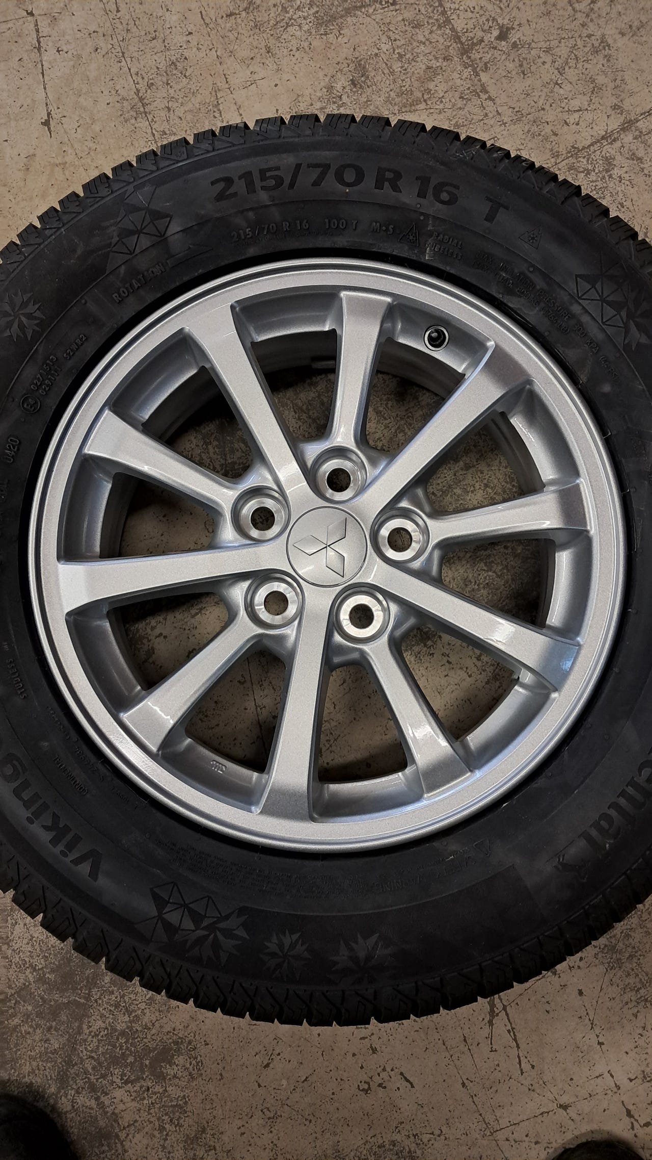 Mitsubishi ASX talvirenkaat 215/70r16
