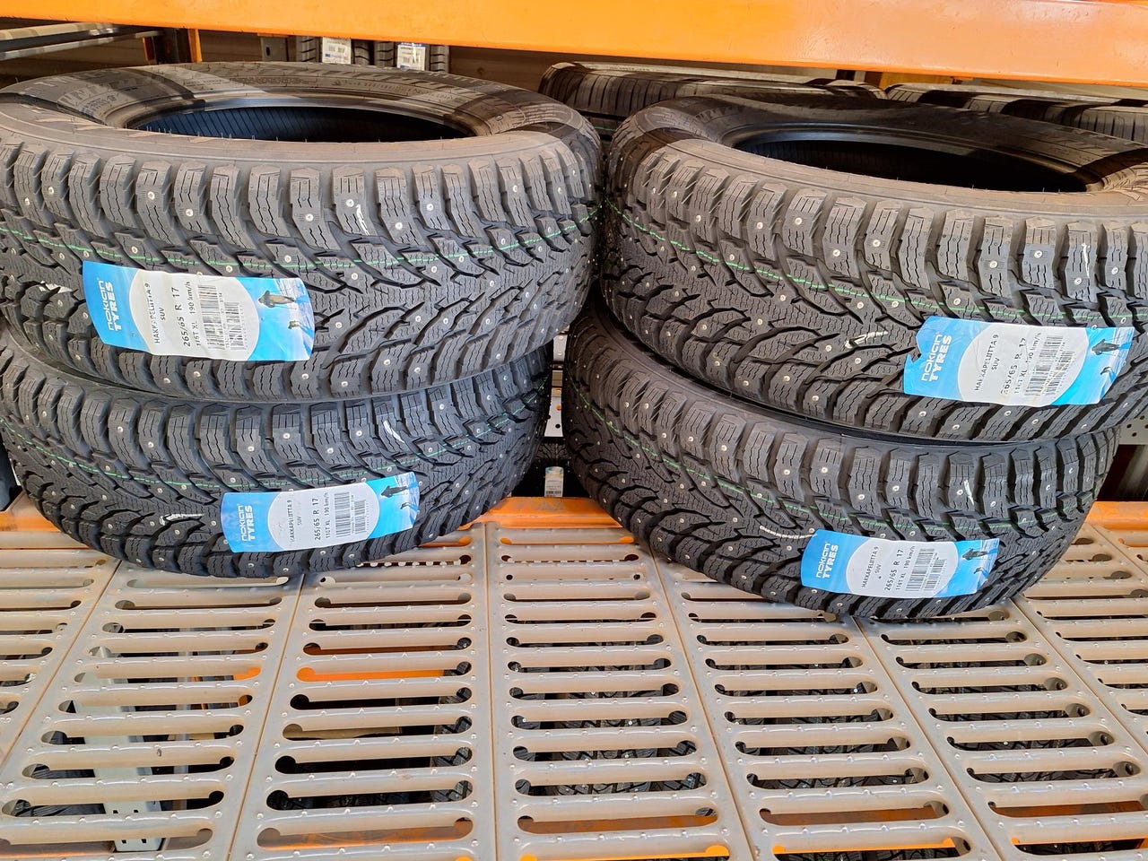 Nastarenkaat 265/65R17 Nokian Hakkapeliitta 9 SUV