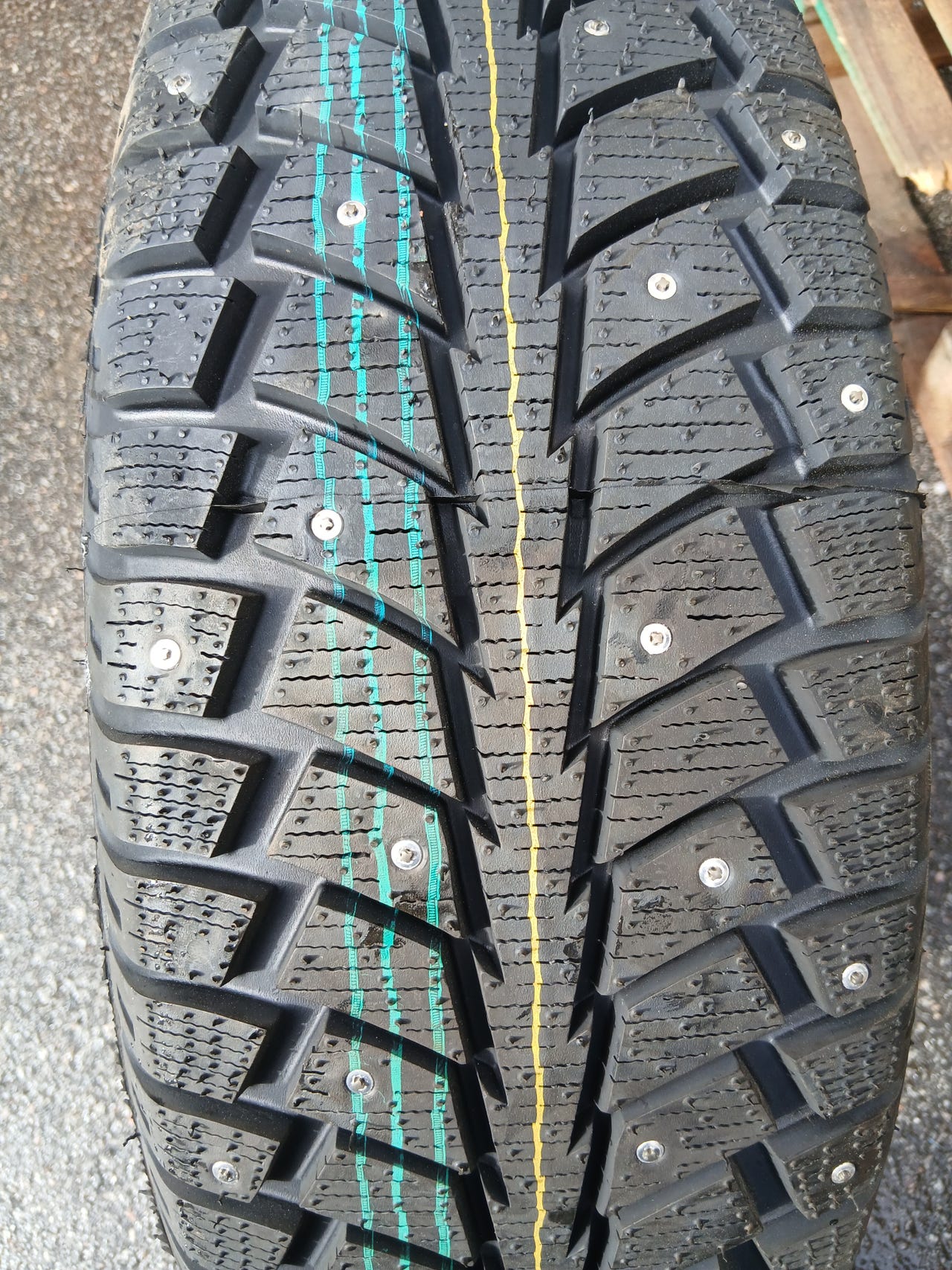 215/65R16 Lappi Jää Ahma. Sarja 4 kpl.