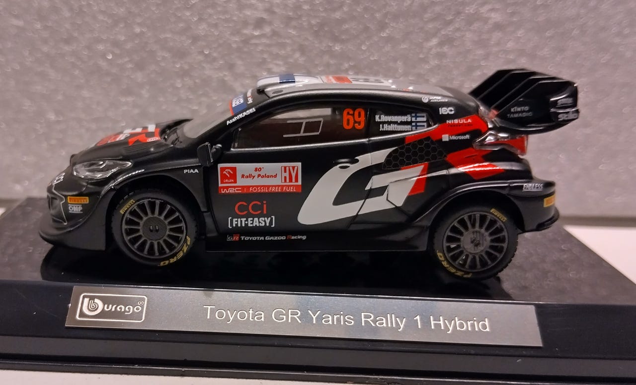 Pienoismalli Toyota Yaris GR Rally1  Hybrid   Rovanperä - Halttun
