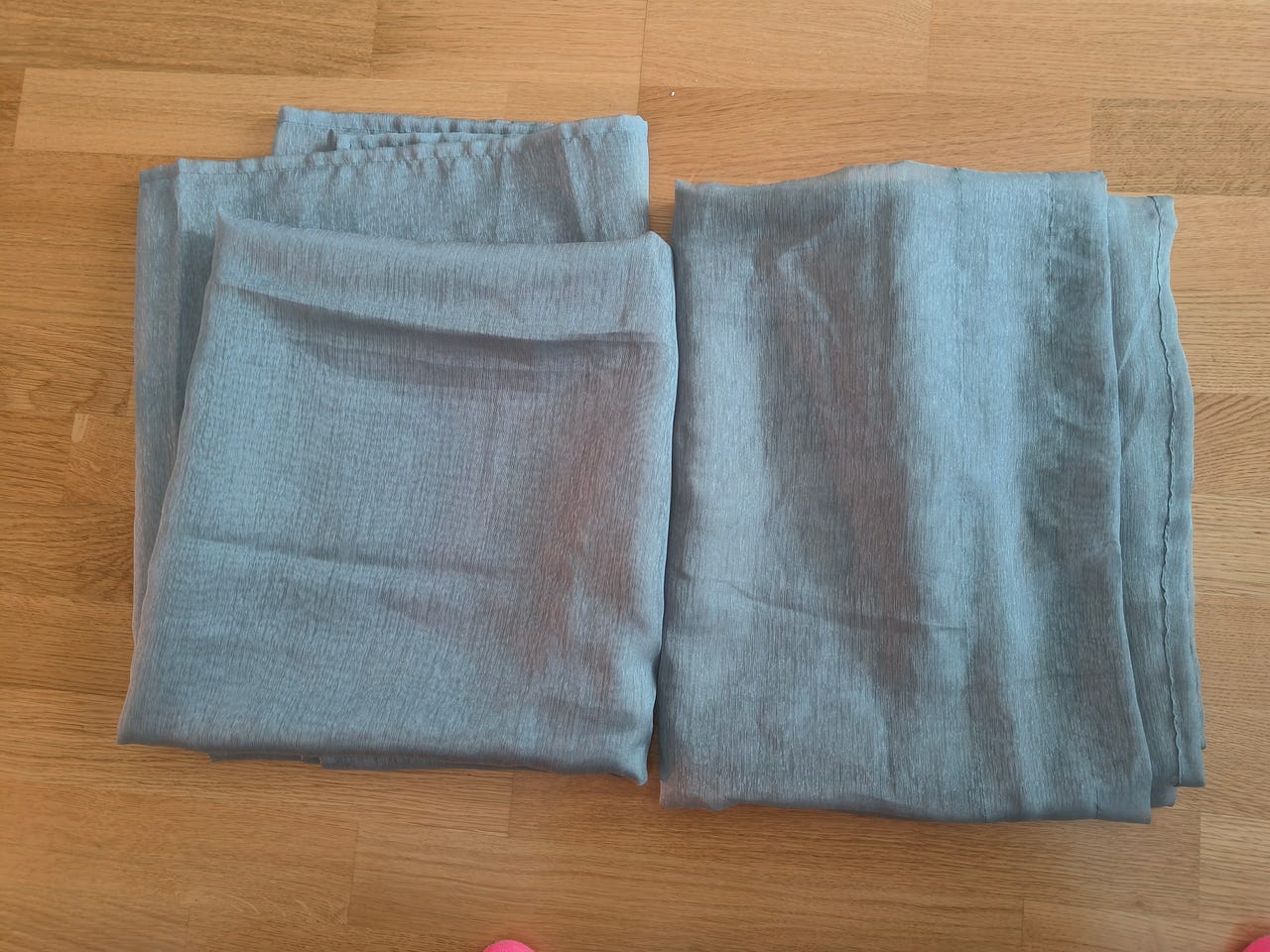 Läpinäkyvät harmaat