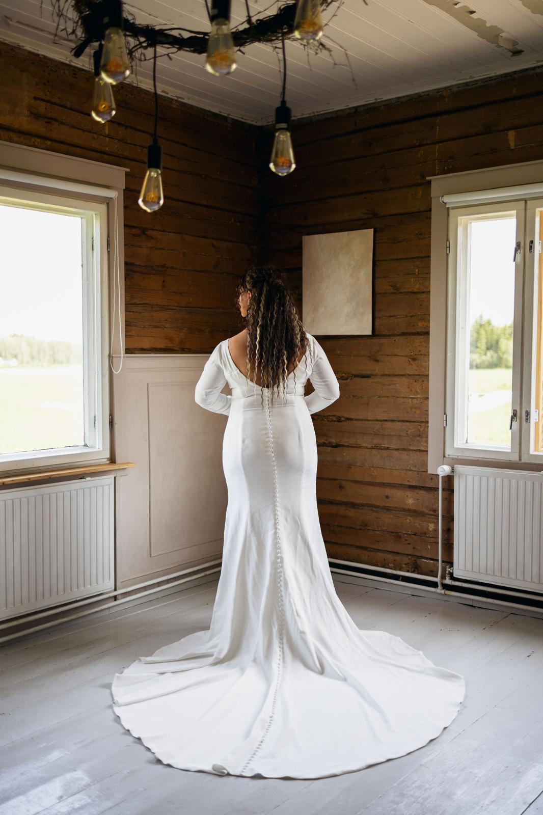 Sis Idman Vuokko hääpuku