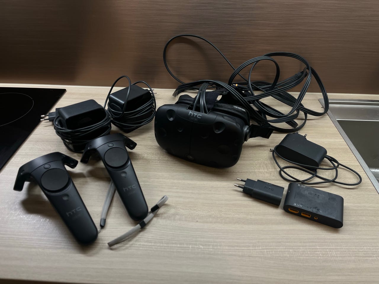 HTC Vive VR-lasit, torni sensorit ja Tori - Main Image