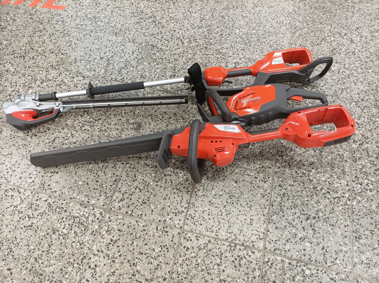 Husqvarna pensasaitaleikkuri 136LiHD50
