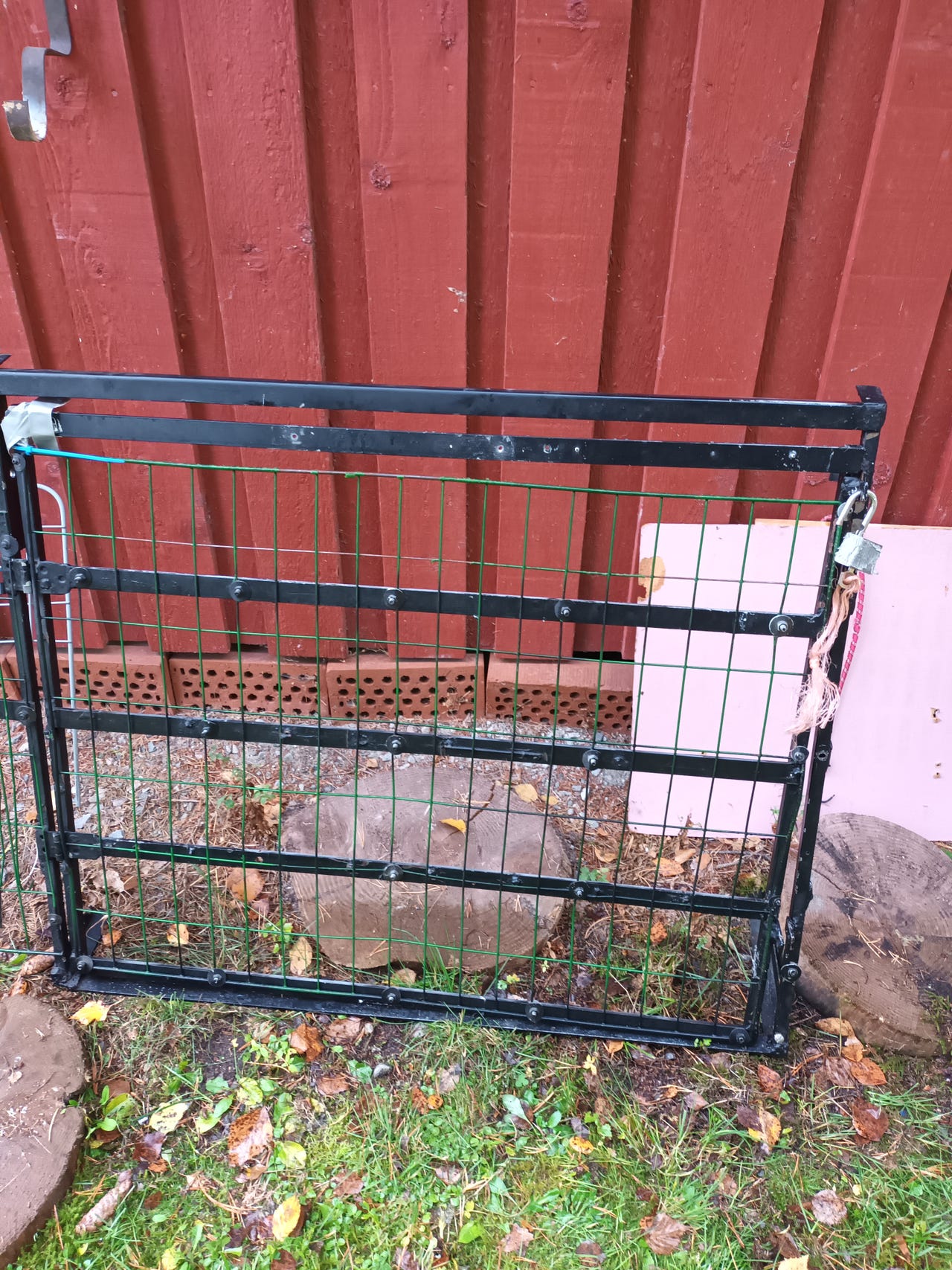 Koiraveräjä autoon( itsetehty)
