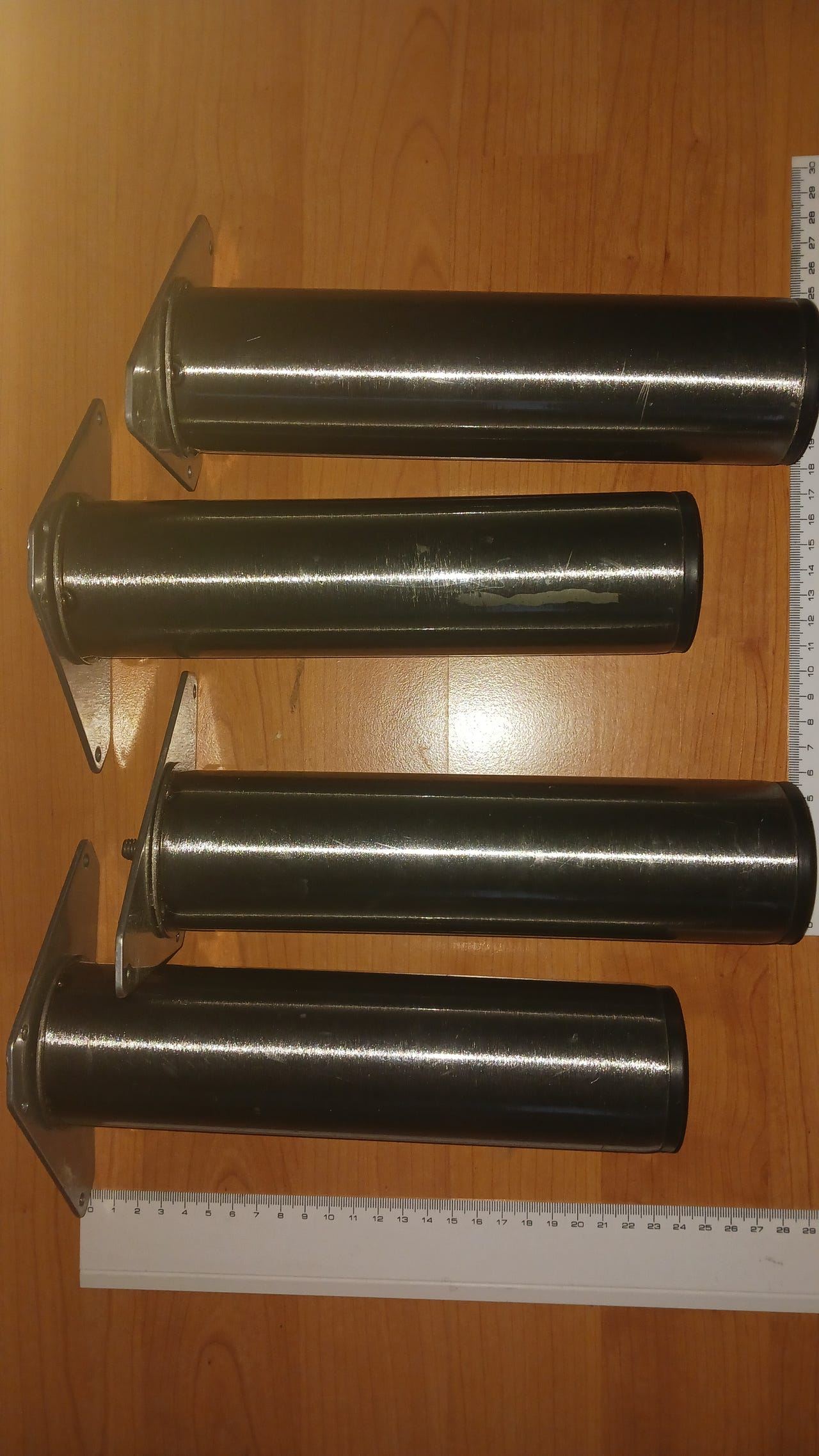 Metalliset putkijalat 4 kpl