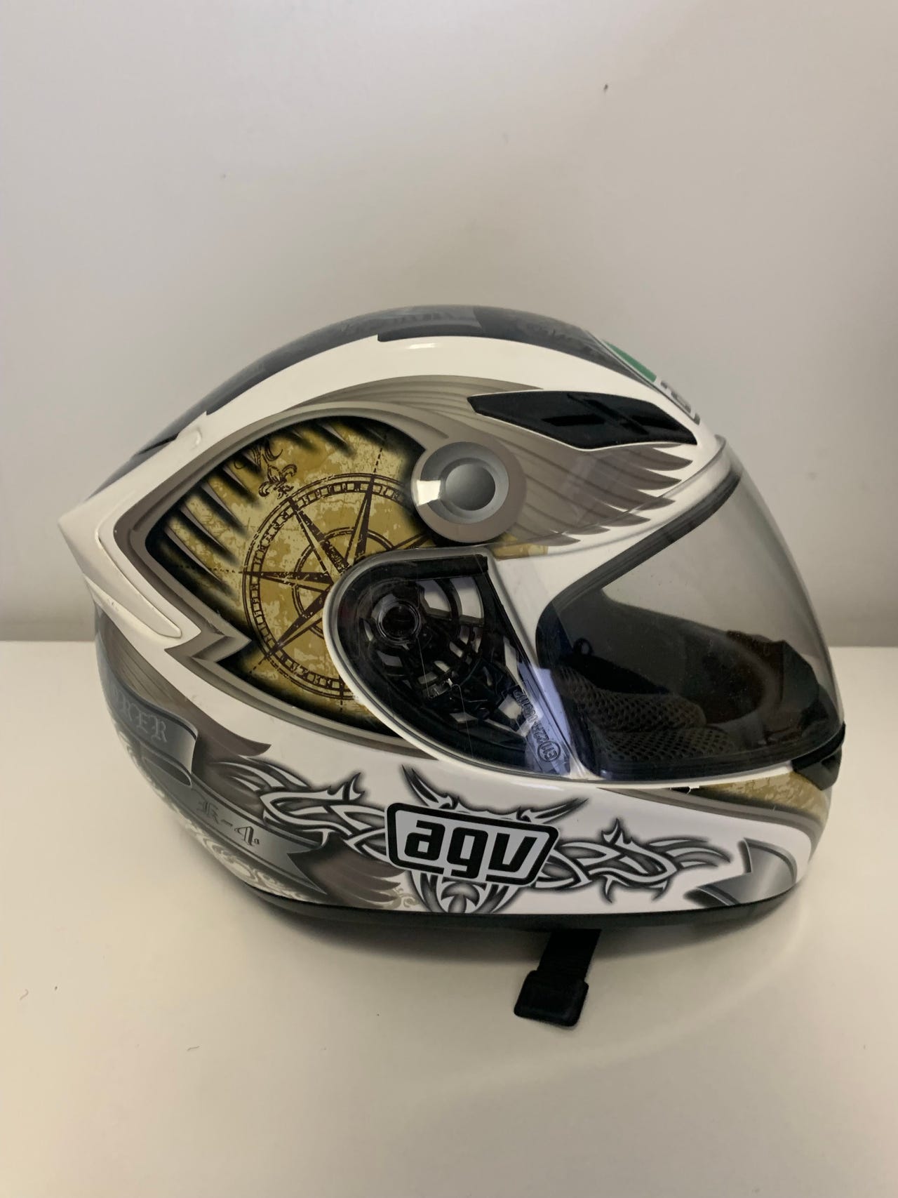 black football helmet front Apache Tomahawk Youth Southern California - Shimano The helmet utilizes the Category_Fashion Bags Size:Adjustable