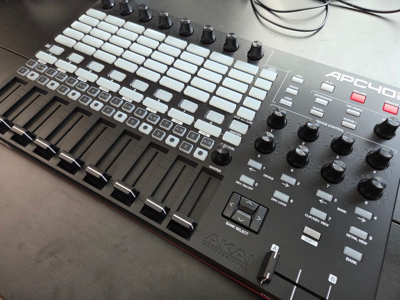 AKAI Professional APC 40 Mk2 DAW-ohjain esimerkiksi Ableton
