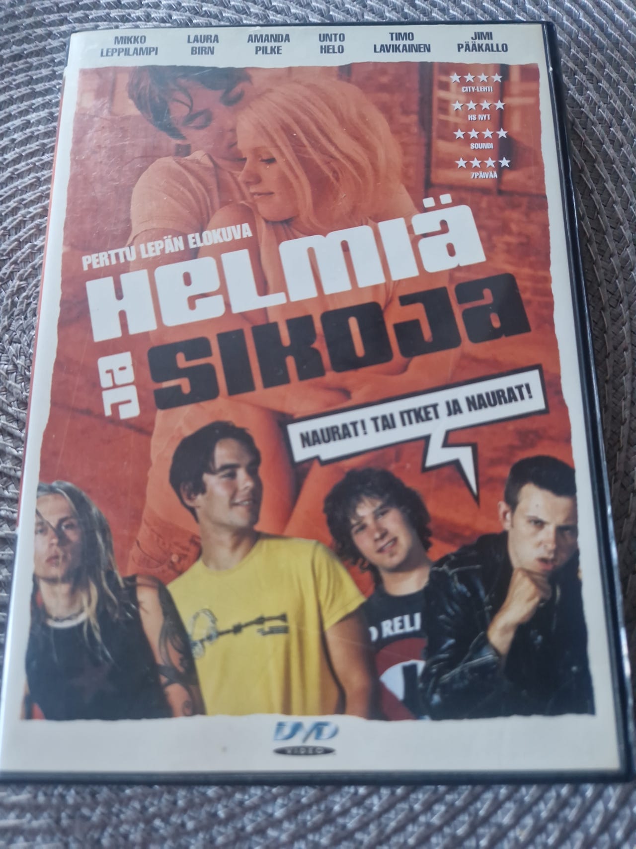 Helmiä ja sikoja