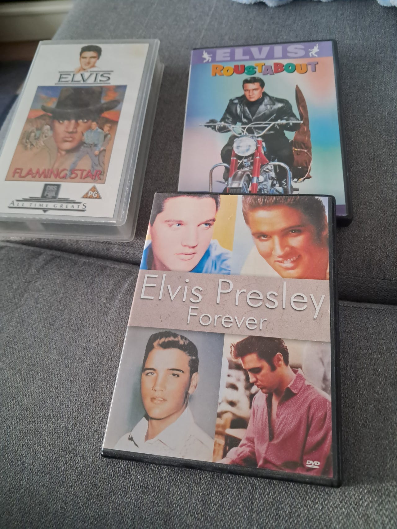 elvis-elokuvat-dvd-vhs-tori
