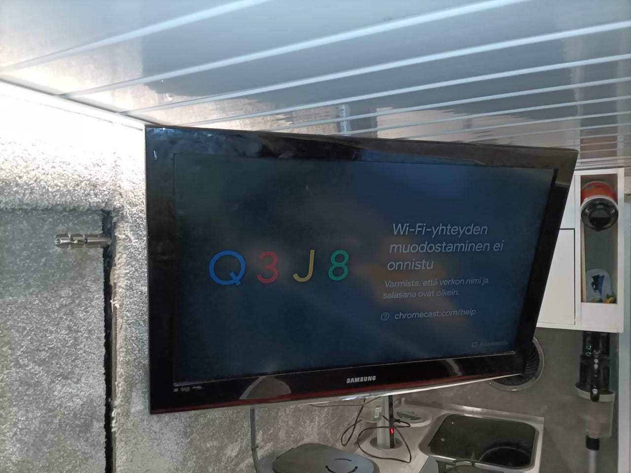 Samsung tv kääntyvällä telineellä+ chromecast