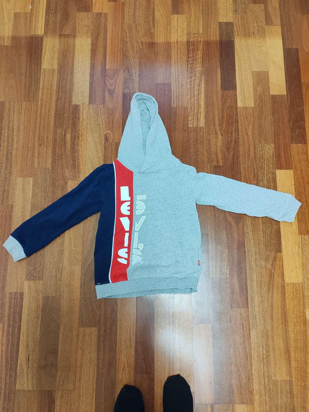 Levis lasten huppari 128 cm pojille harmaa sininen