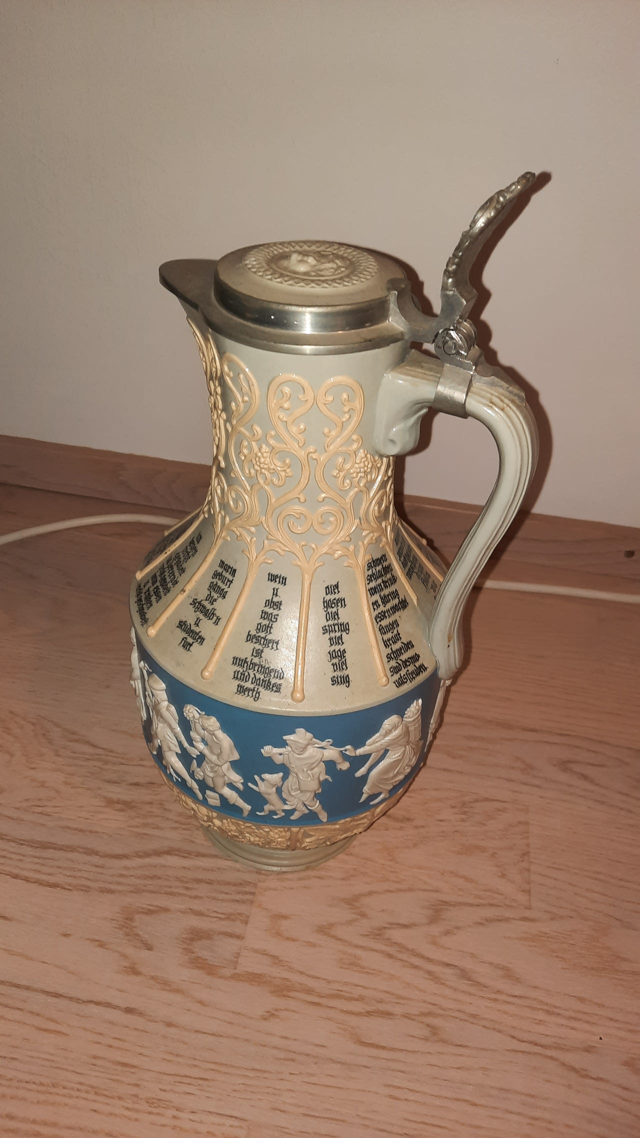 Kannu ja kolme tuoppia