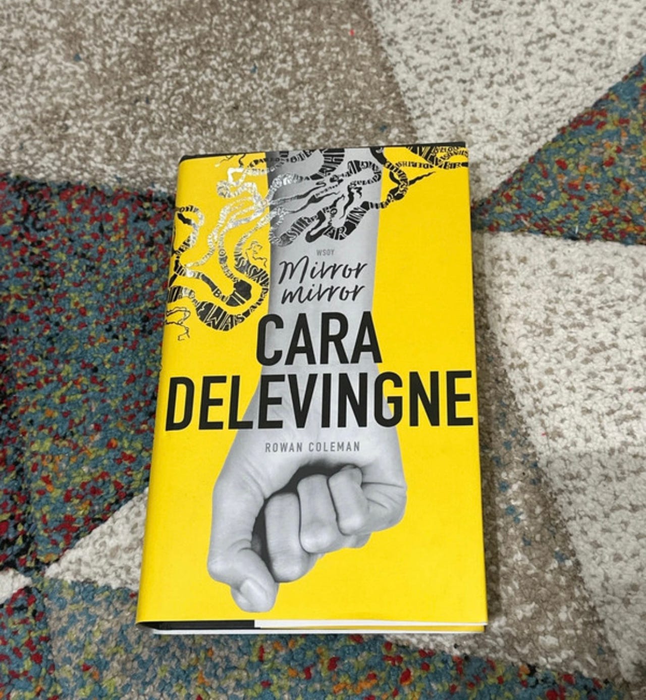 Cara Delevingne kirja