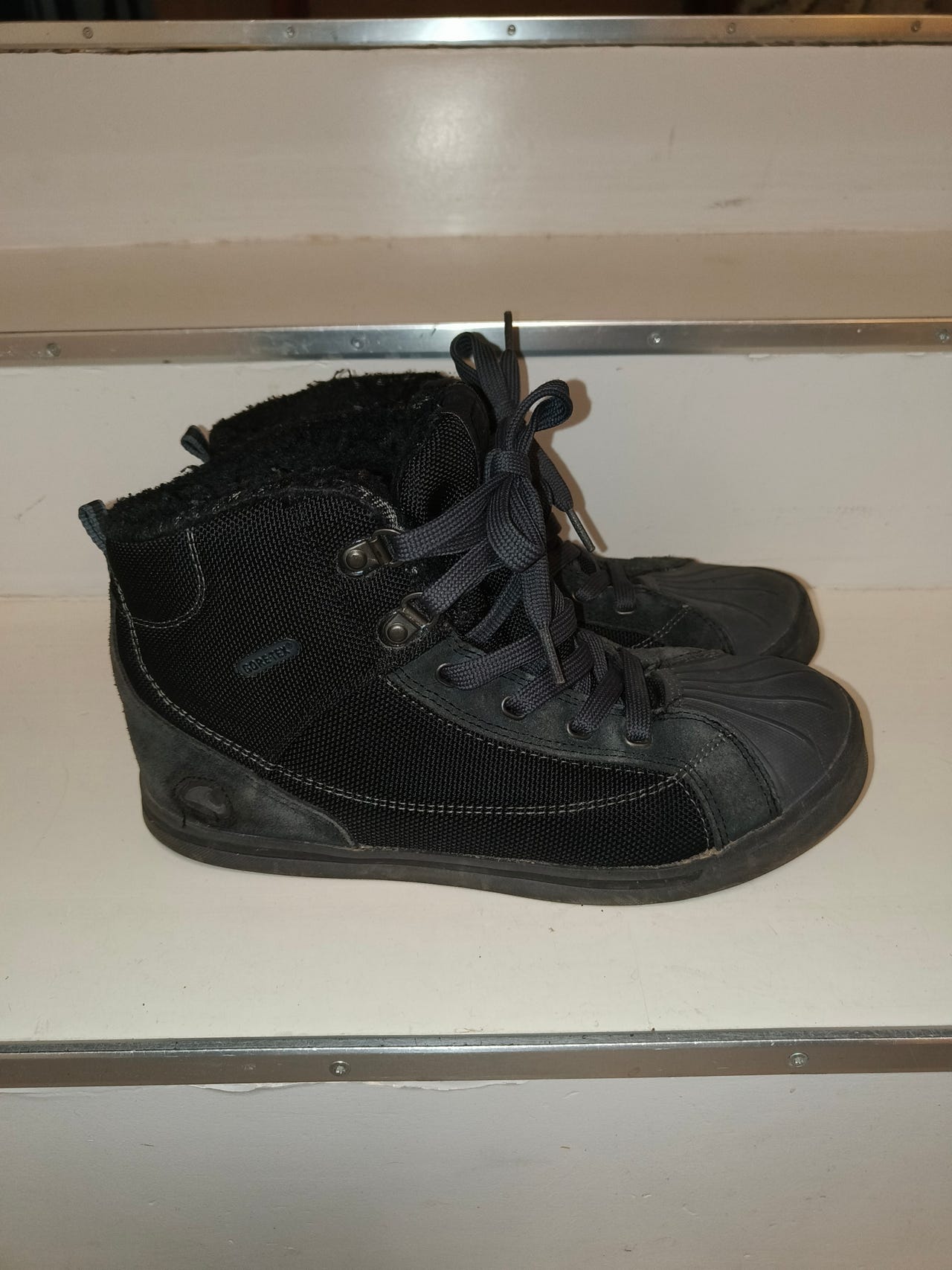VIKING Gore-tex mustat talvikengät/ kengät