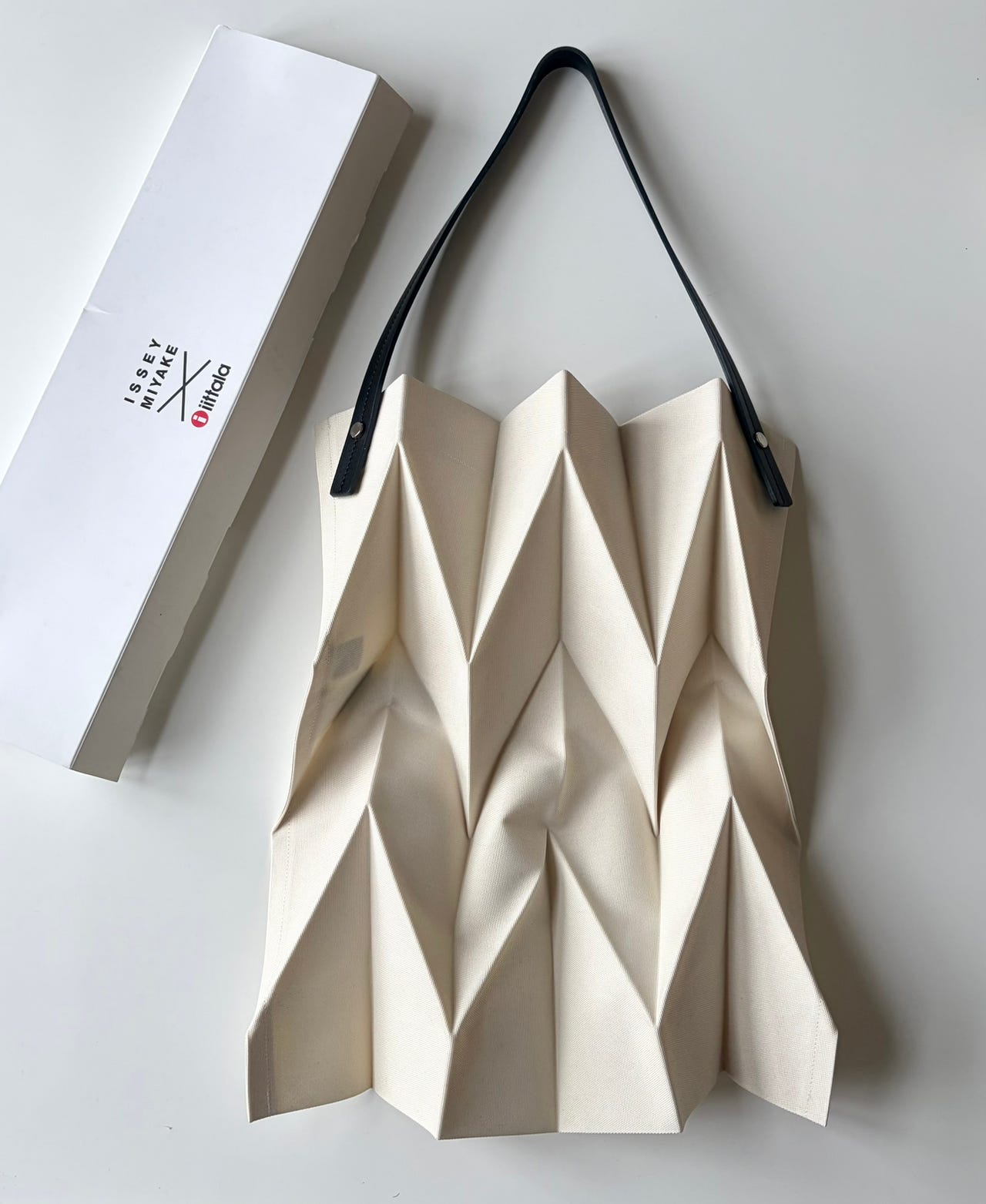 Iittala x Issey Miyake kassi Tori