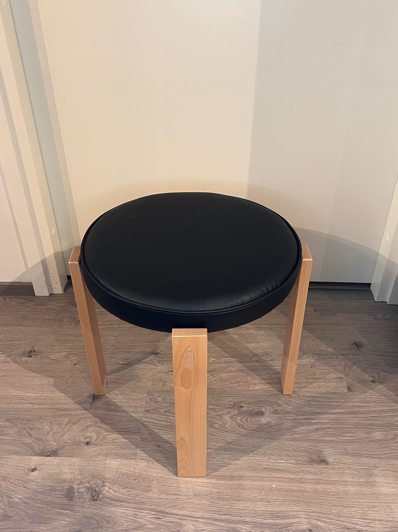 IKEA HOLMSJÖ Jakkara, pyökki/Jonsbyn musta Tori