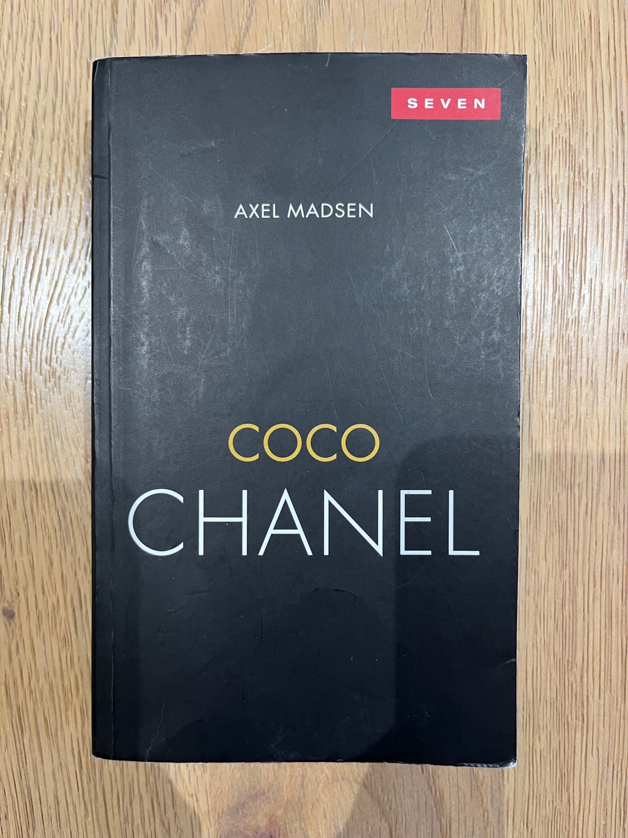 Coco Chanel -kirja Tori