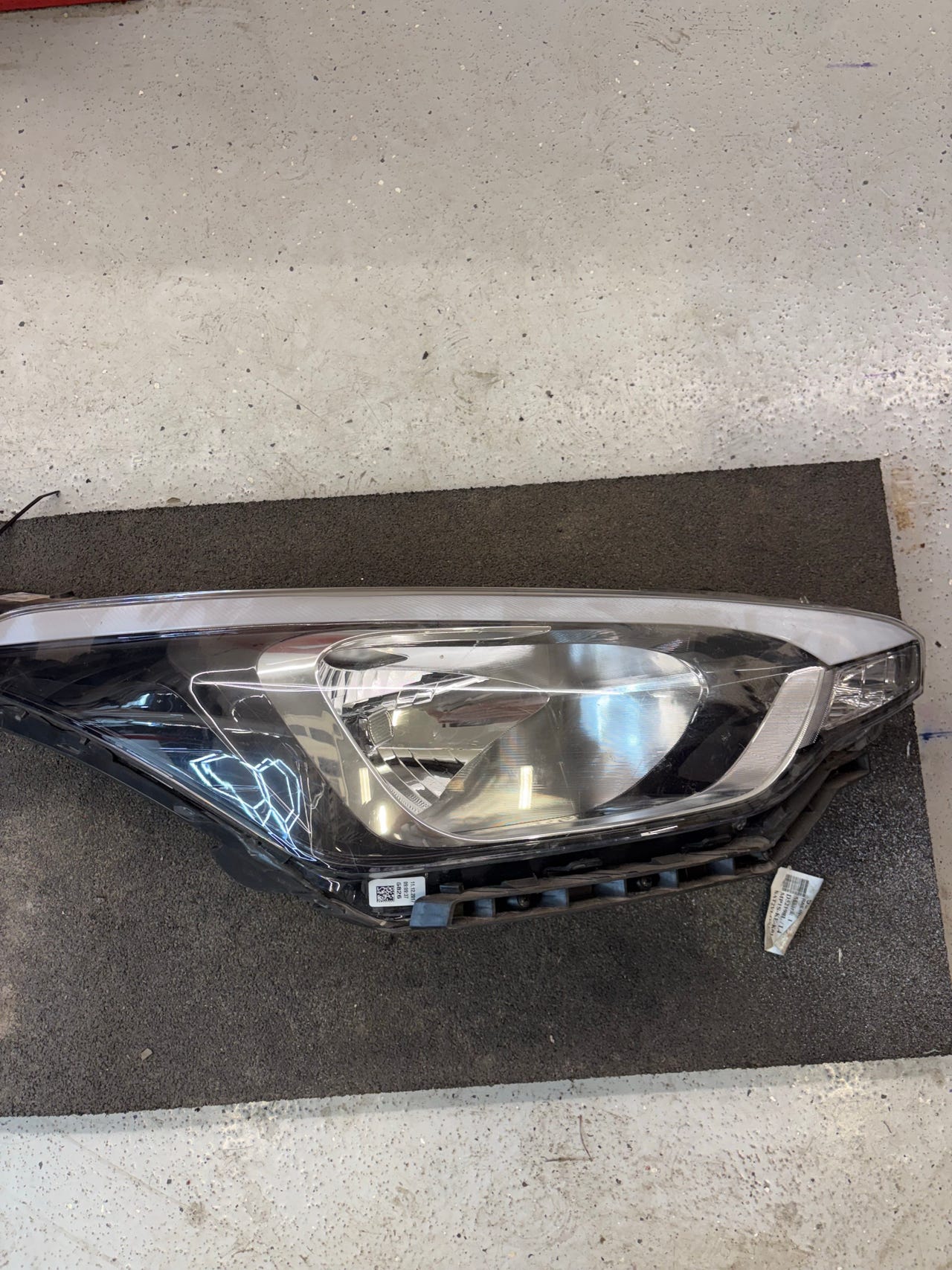 Hyundai i20 umpio ajovalo oikea 92102-C8