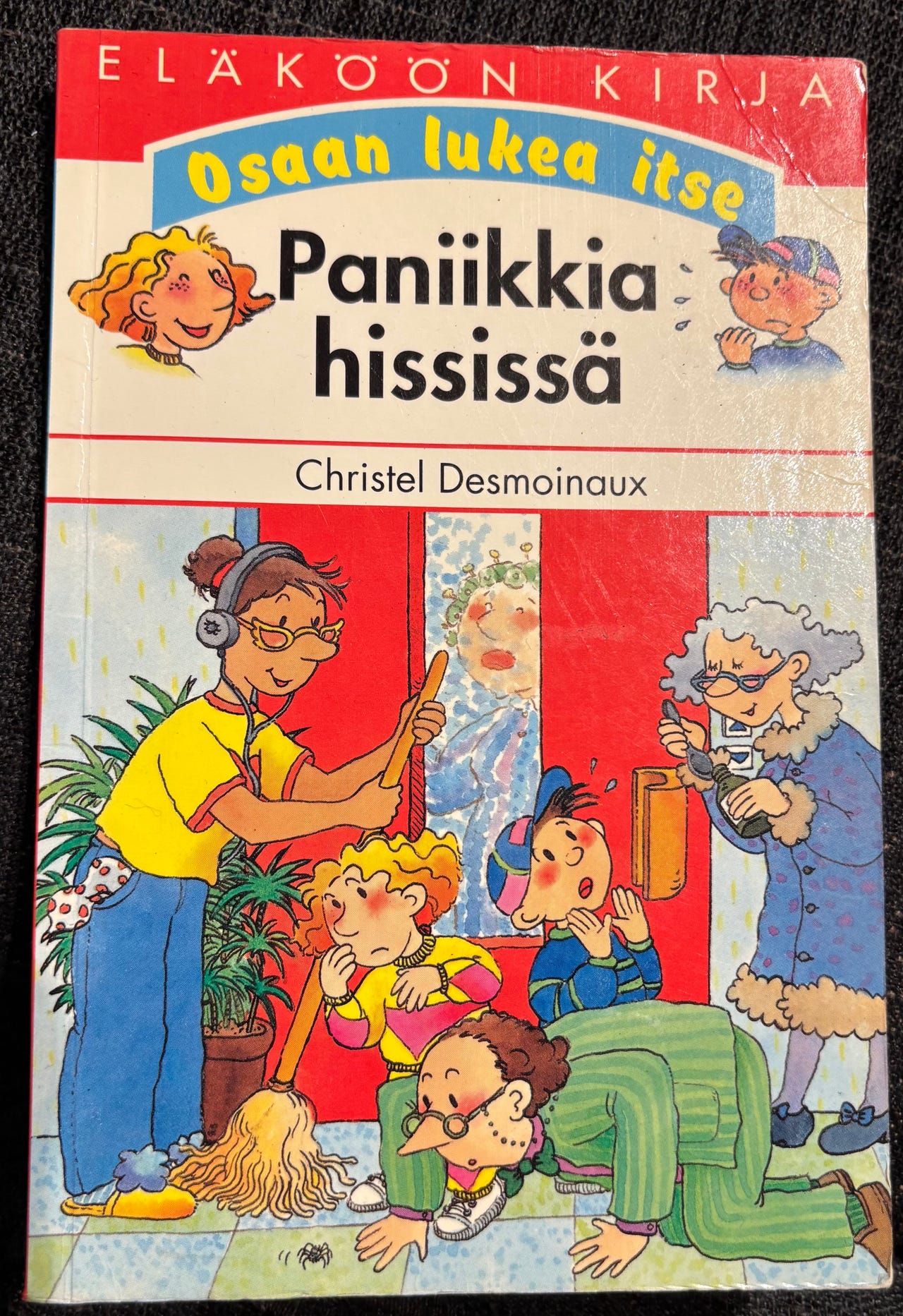 Christel Desmoinaux Paniikkia hississä Lastenkirja
