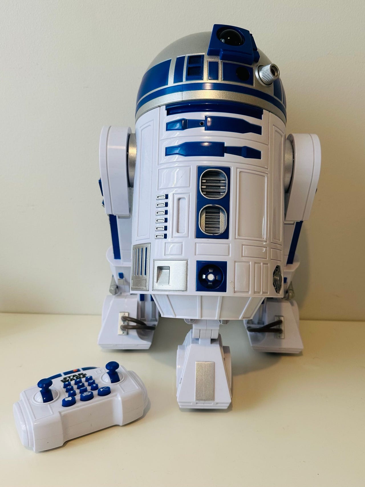 Star Wars R2-D2 Interactive Robotic Droid Tori