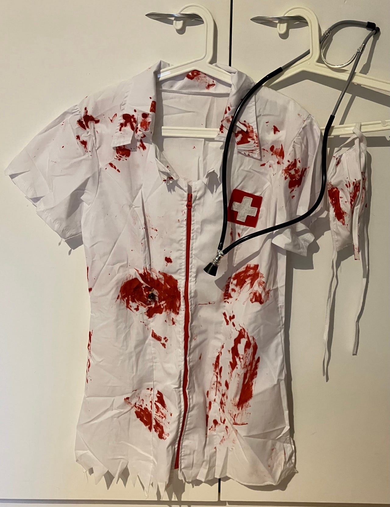 Zombie sairaanhoitajan naamiaisasu