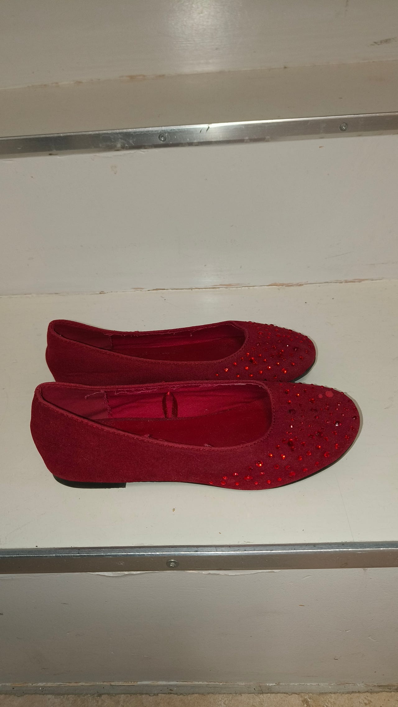 LINDEX punaiset timantti juhlakengät
