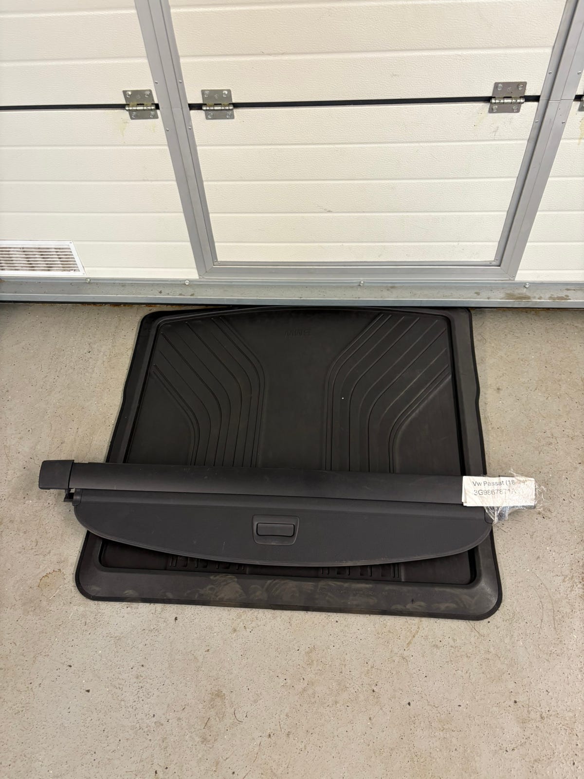 VW passat vedettävä hattuhylly 18-24