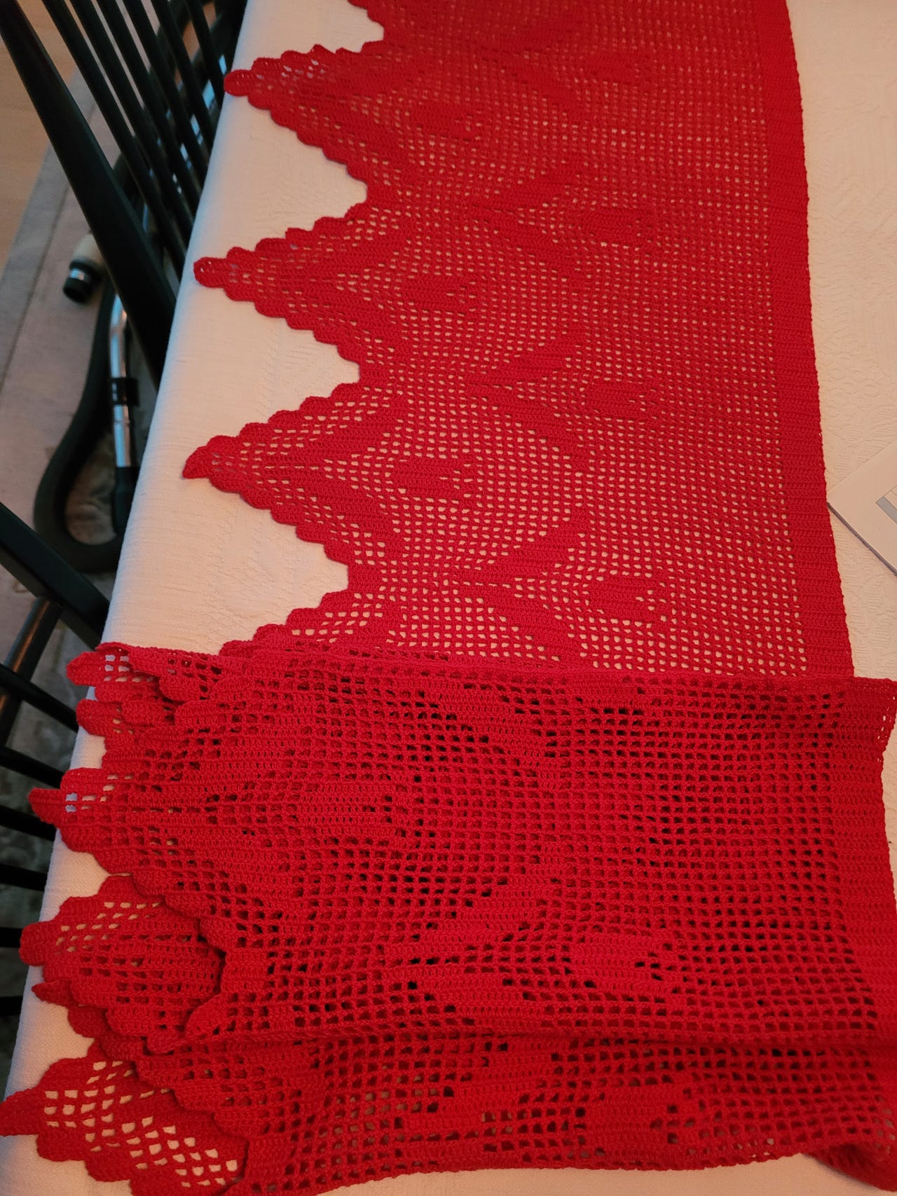 Tulppaanikuvioinen verhokappa 200×40 cm