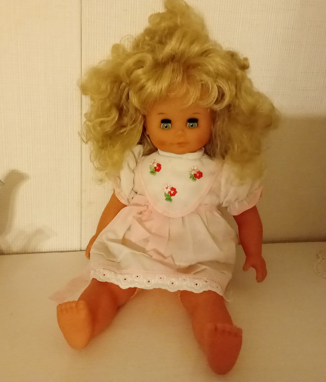 Nukke noin 45 cm 80-luvulta
