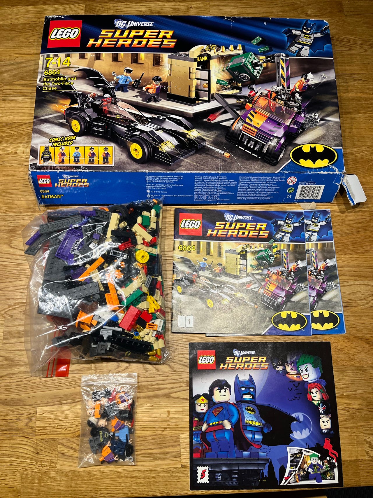 LEGO DC Super Heroes Batman 6864 The Batmobile and Two-face Chase