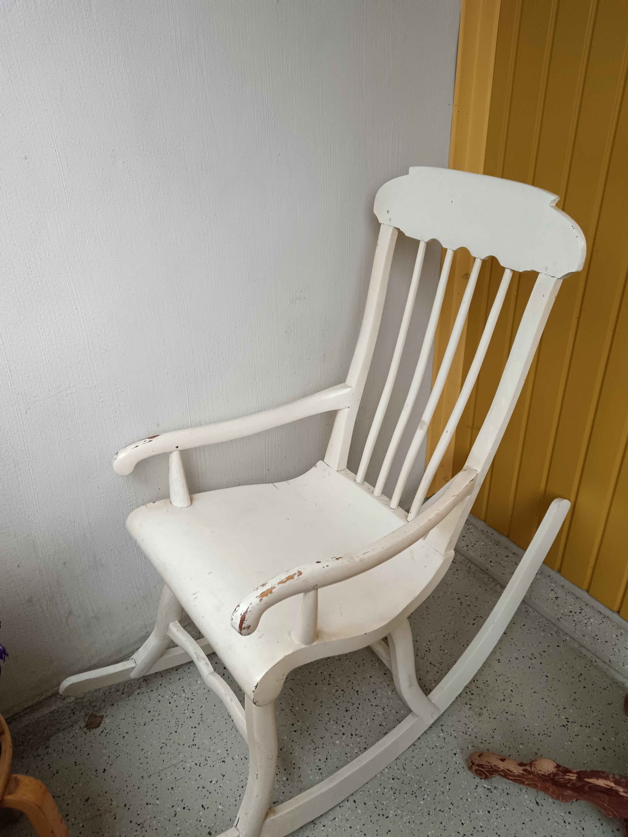 Myydään Keinutuolia