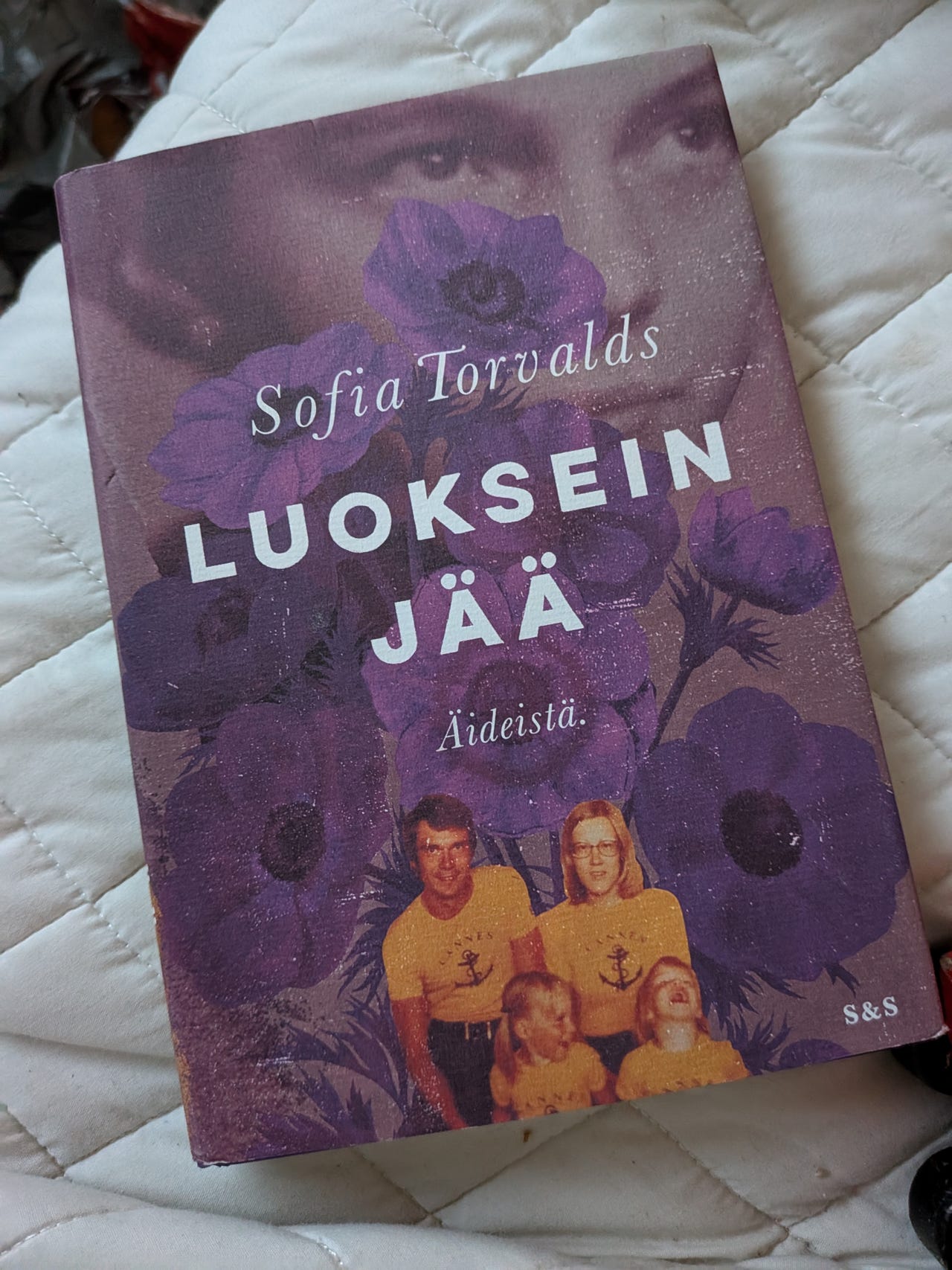 Sofia Torvalds Luoksein jää kirja