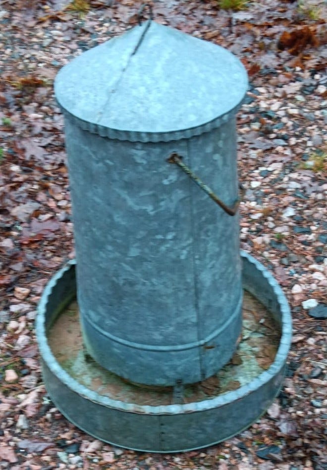 Lintujen ruokinta-automaatti