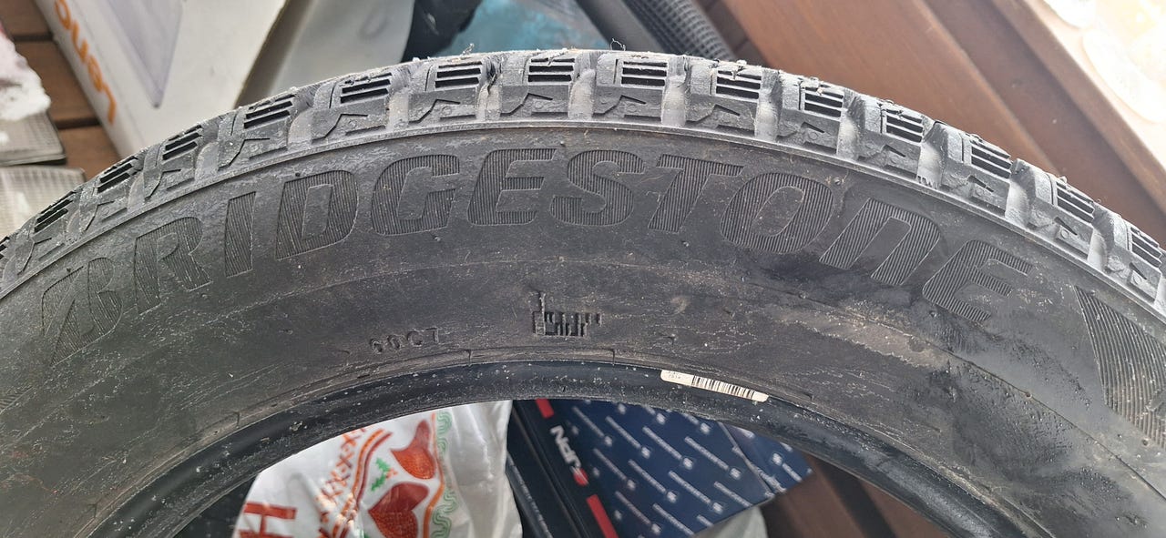 Nastarenkaat 225/55r17