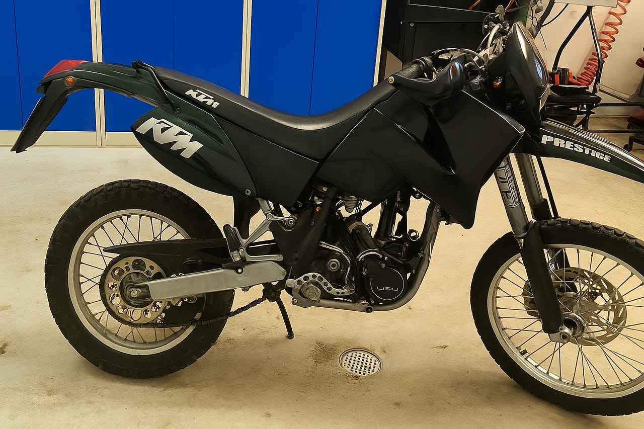 Myydään osina KTM LC4-E 2001