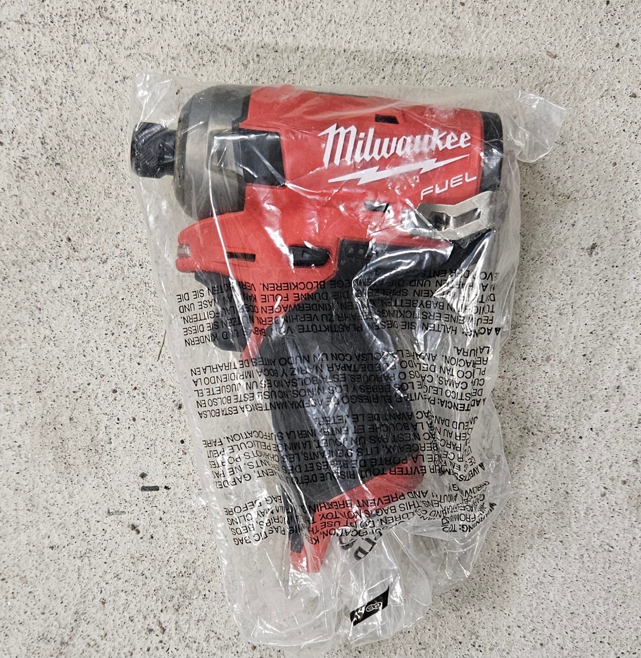 Milwaukee M12 iskevä ruuviväännin