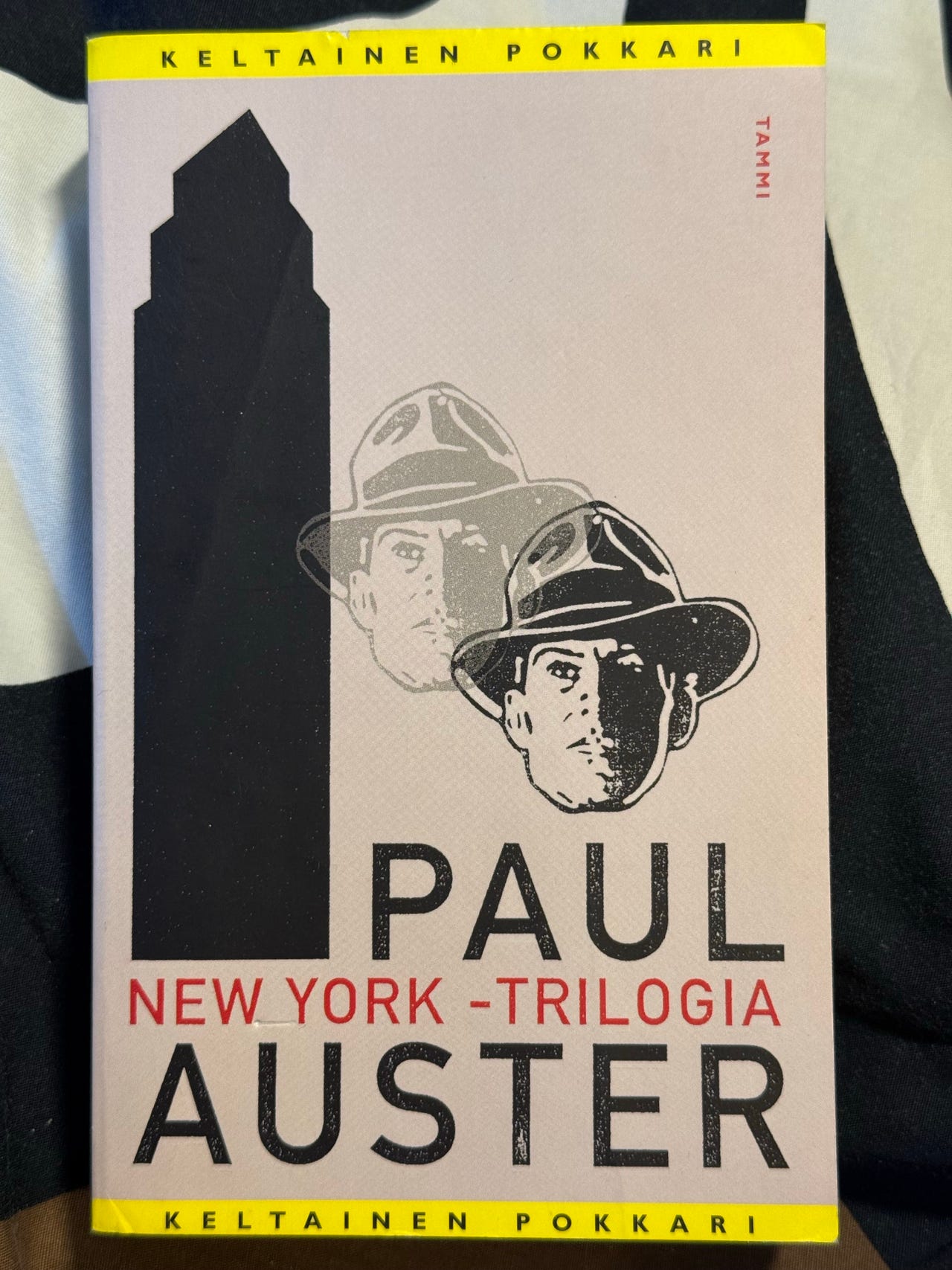 Paul Auster - New York -trilogia kirjasarja (:)