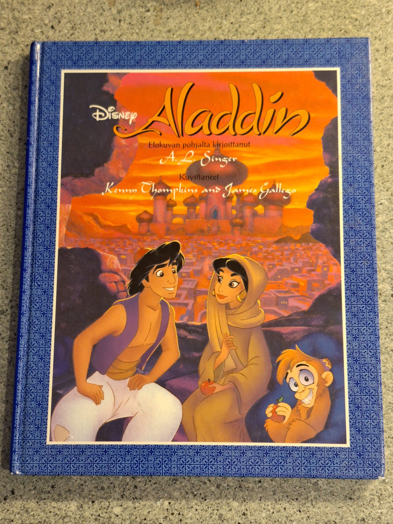 Myydään Disney Aladdin kirja