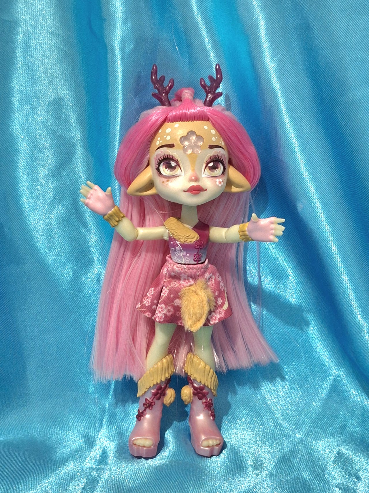Myydään Magic Mixies Pixlings Deerlee nukke