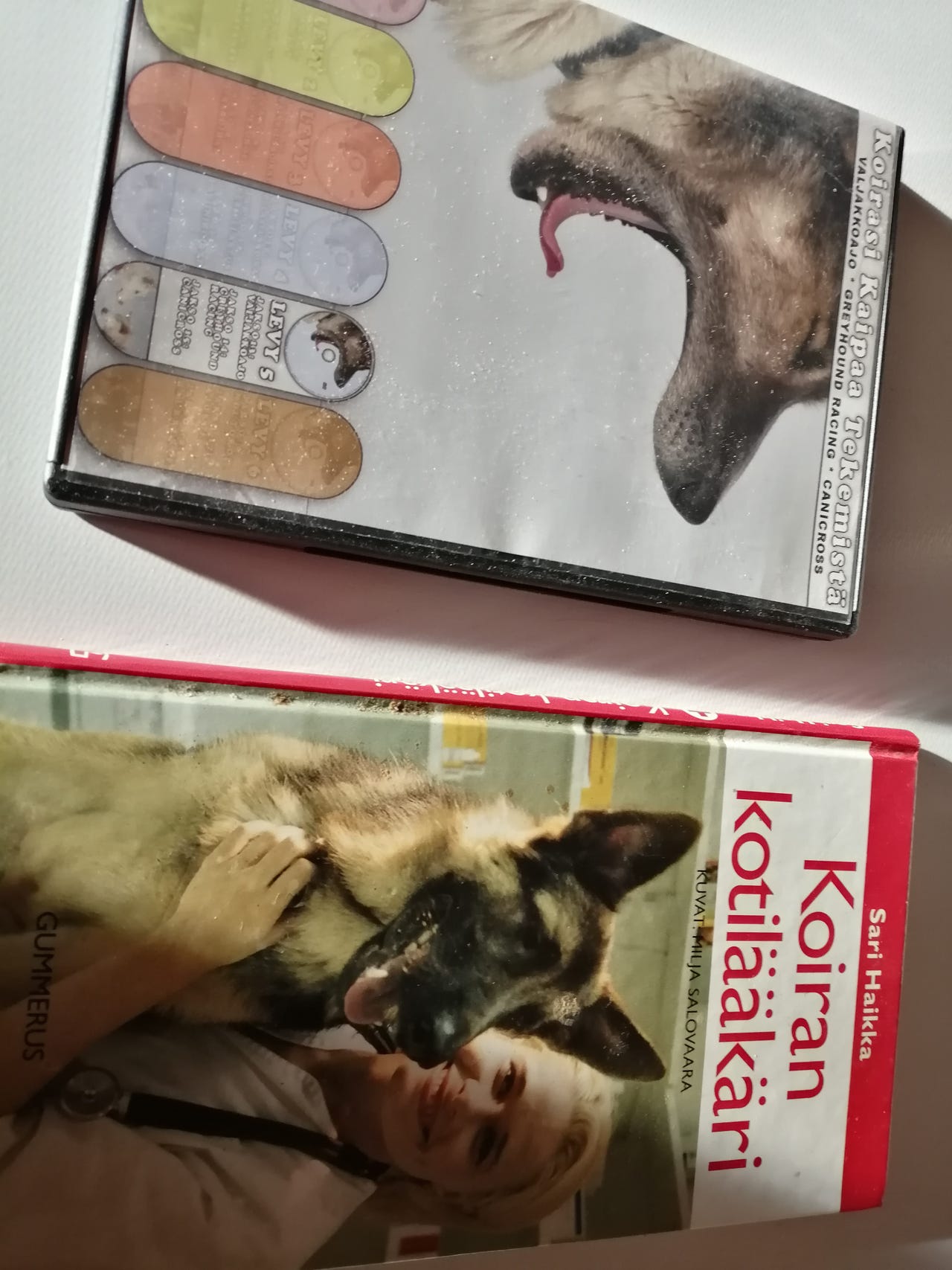 DVD ja kirja koiran hoitoa