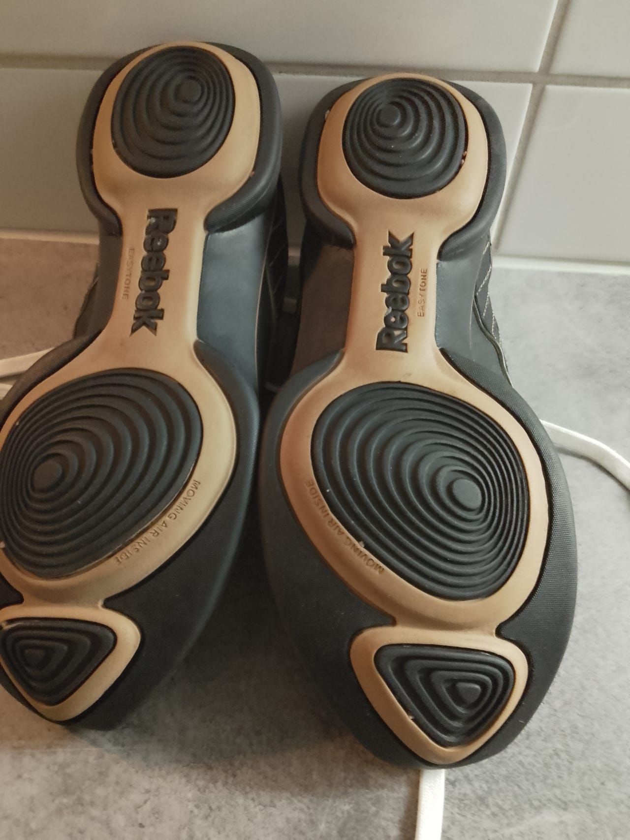 Reebok tennarit tai juoksukengät