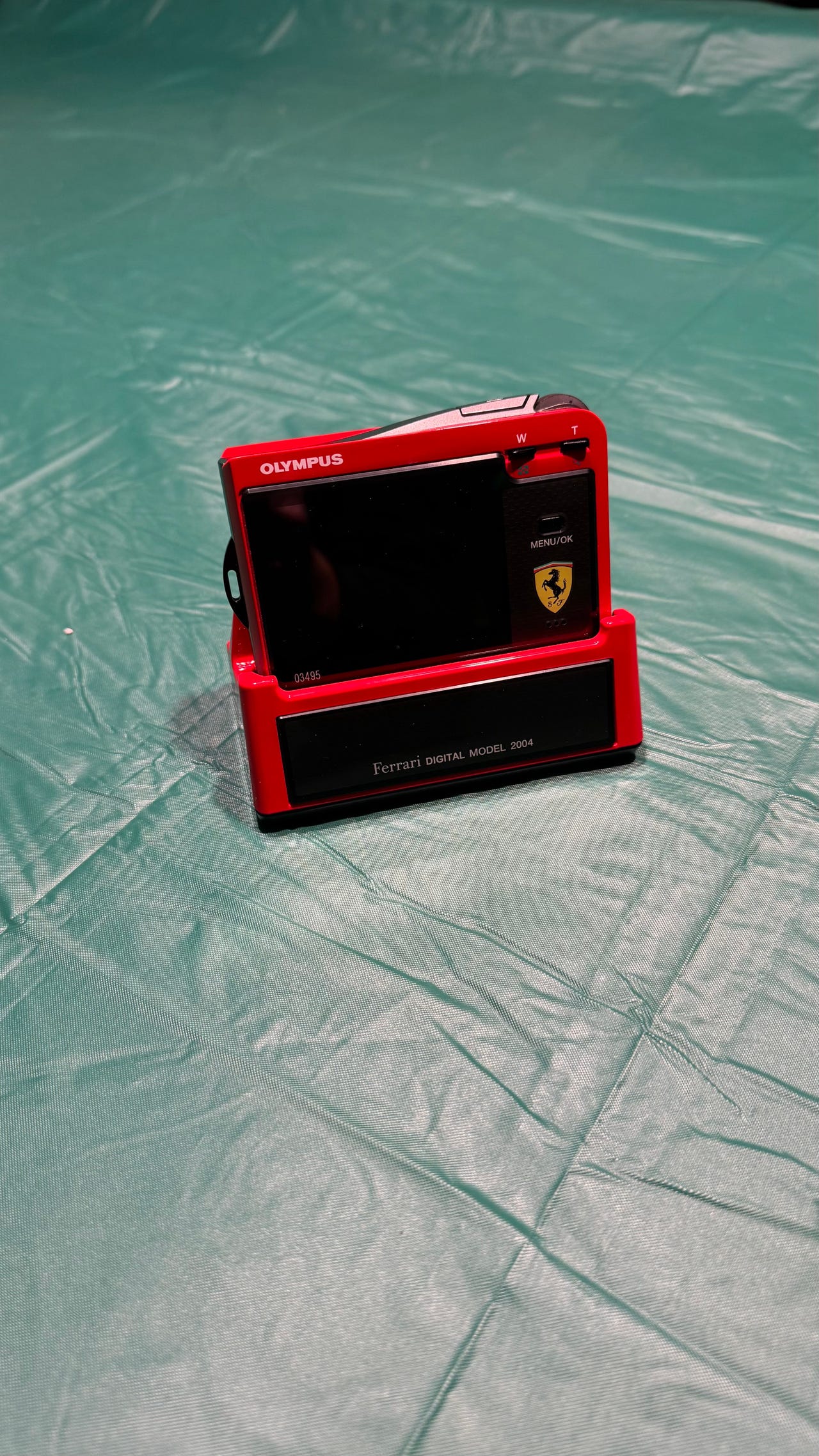 Olympus Ferrari Digital Model 2004 Digitaalinen Kamera Punainen | Tori