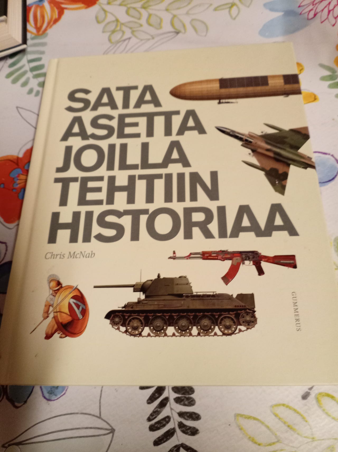 Sata asetta joilla tehtiin historiaan