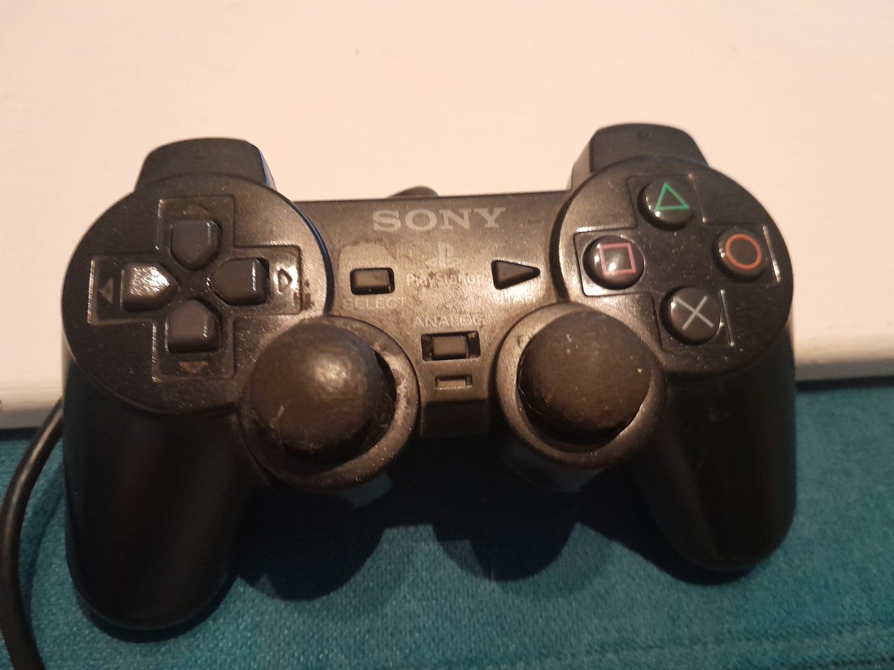 Sony PlayStation ohjain musta