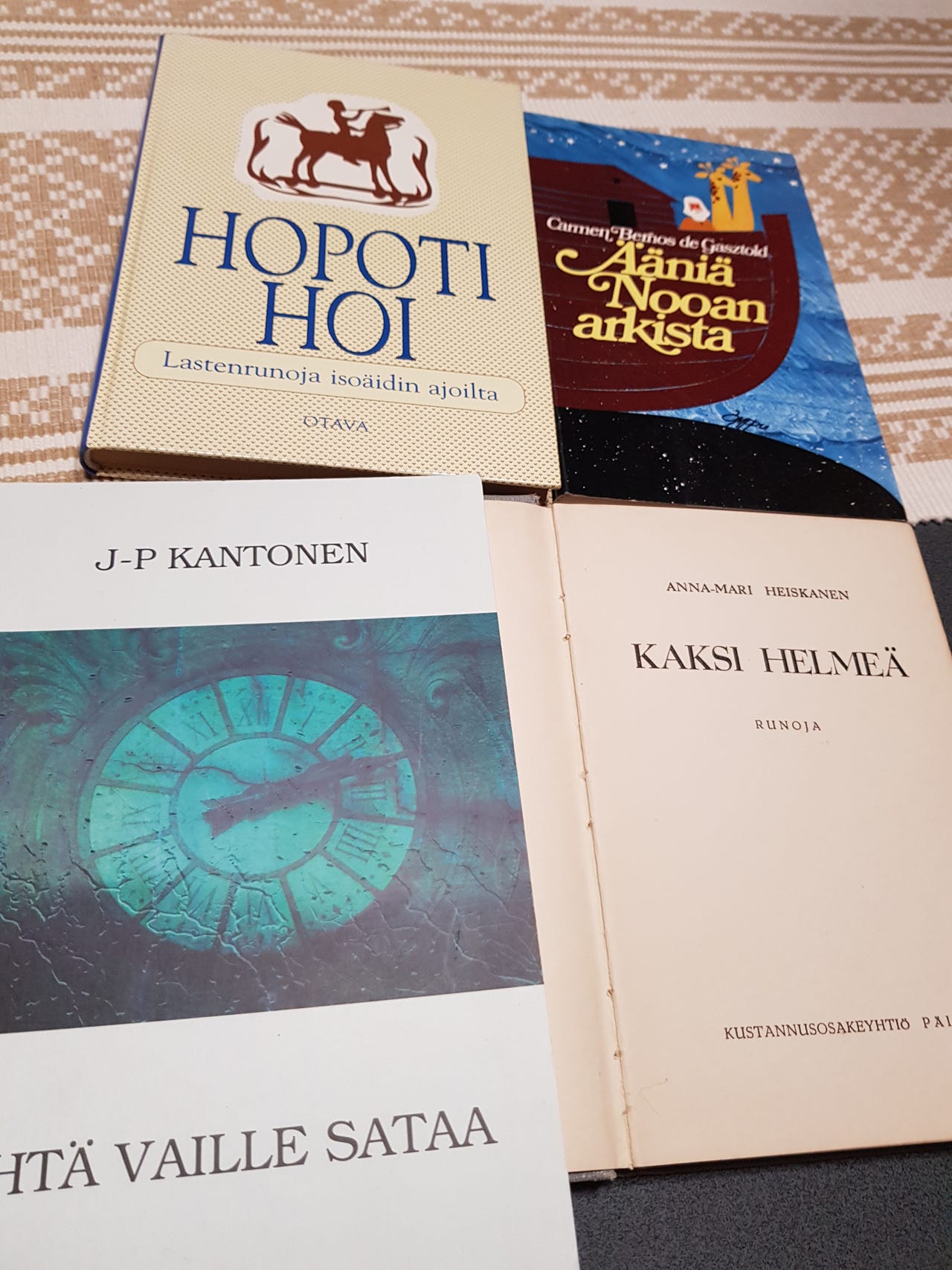 Runokirja x 6