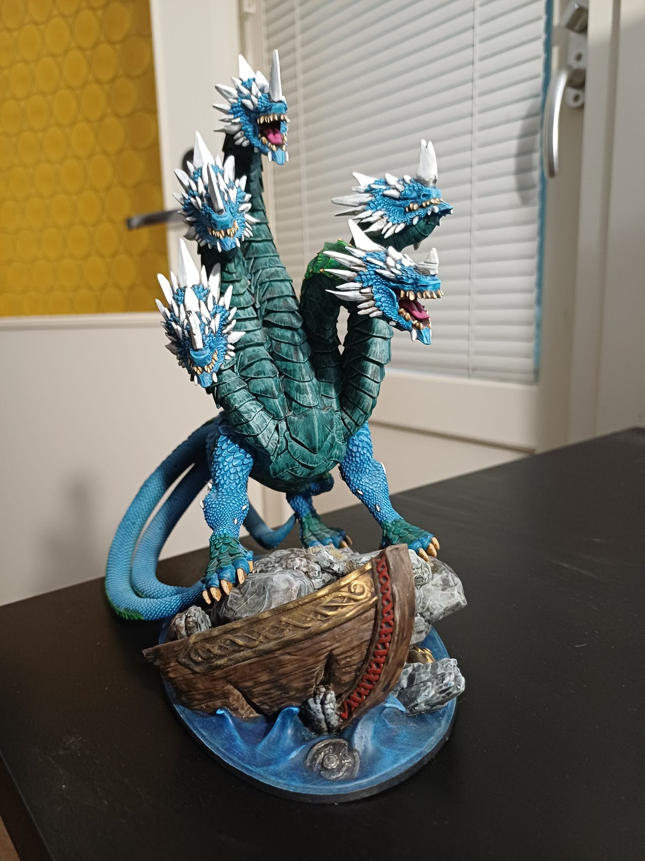 Hydra figuuri/miniatyyri, Käsinmaalattu, hyllykoriste