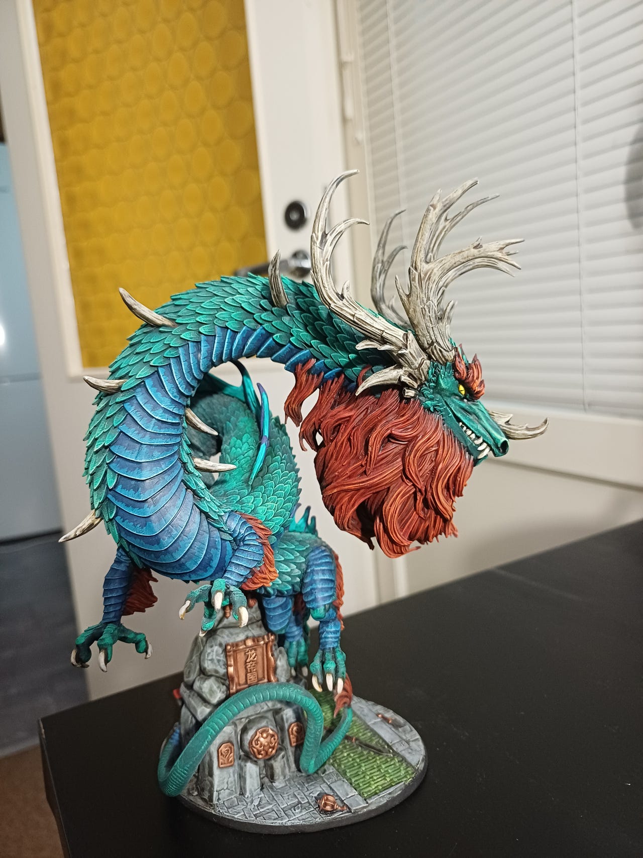 Lohikäärme figuuri/miniatyyri, Käsinmaalattu, hyllykoriste